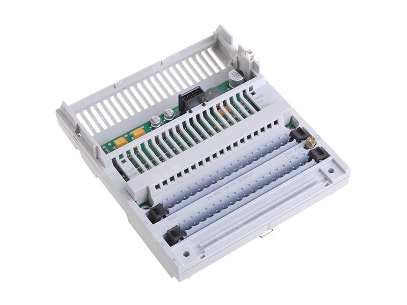 SCHNEIDER<br/>170ADO34000