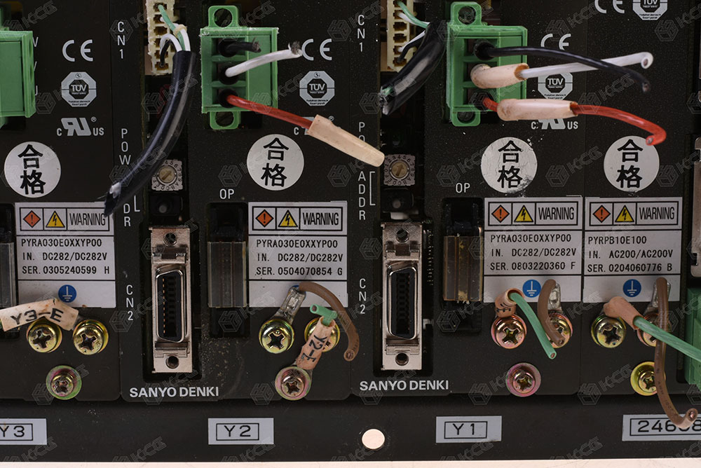 SANYO DENKI PYRA030E0XXYP00 PYRPB10E100 伺服驅動模組型號與電源標示特寫